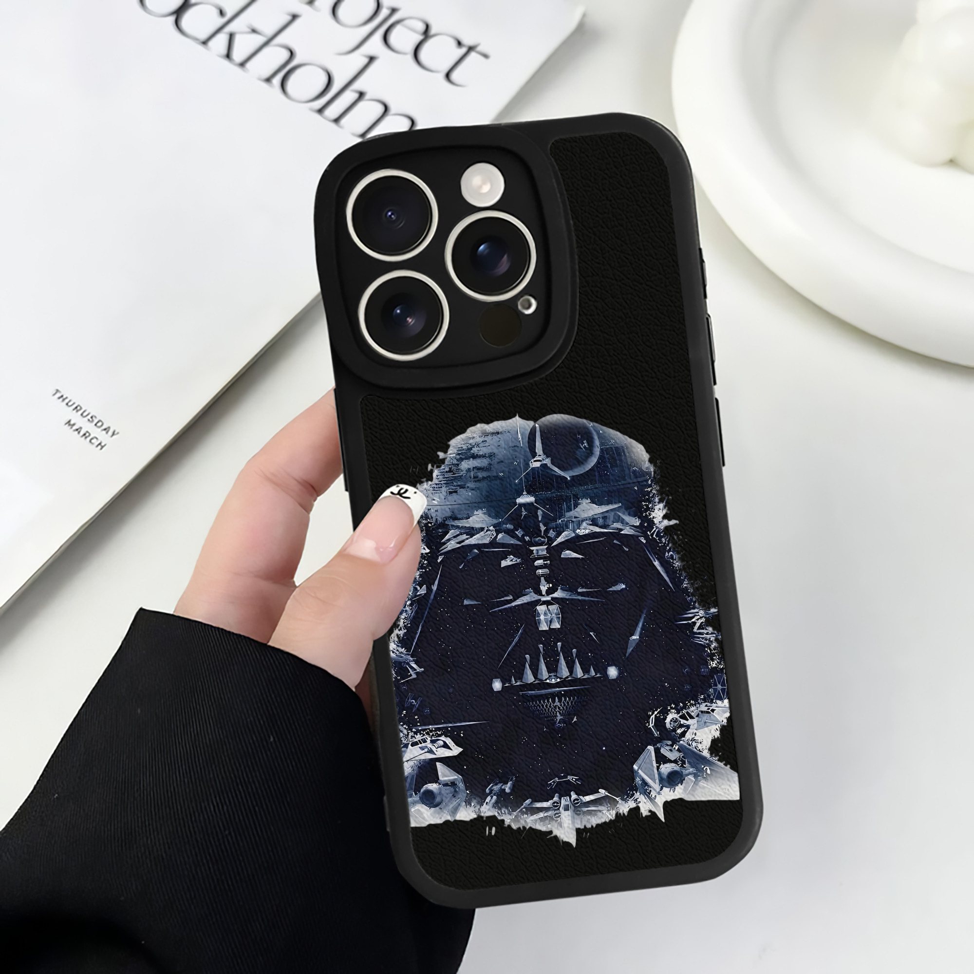 （画像用） スター・ウォーズ Star Wars 【iPhone 16シリーズ対応】シリコンスマホケース（レザー調） 材質：シリコン